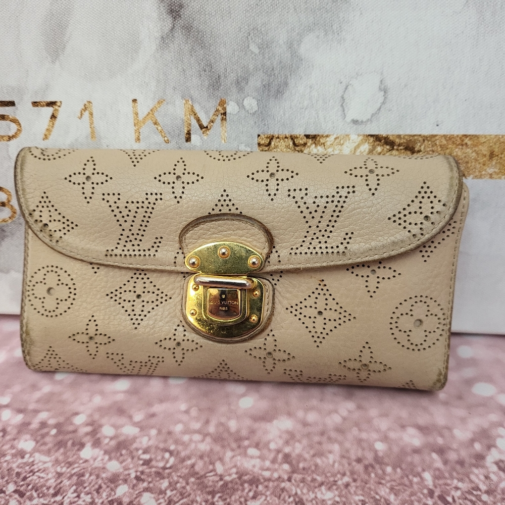 ♡♡ SOLD  Louis Vuitton Taupe Mahina Monogram Amelia Wallet ♡♡